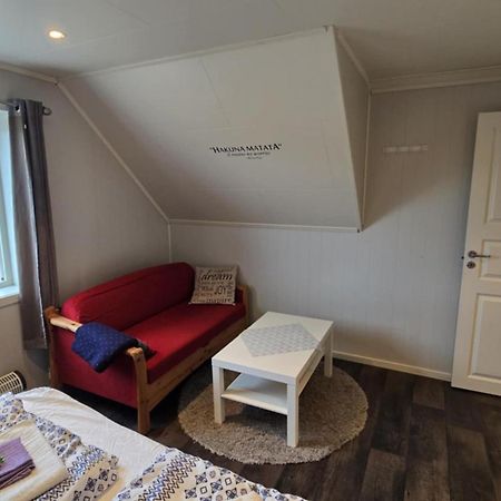 1 Room In The Yellow House, Close To Airport & Lofoten Evenskjer Экстерьер фото