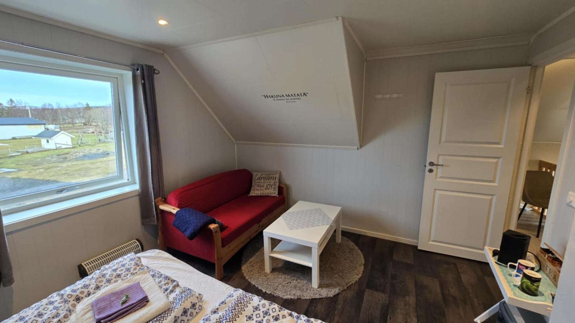 1 Room In The Yellow House, Close To Airport & Lofoten Evenskjer Экстерьер фото