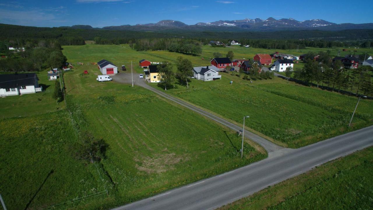1 Room In The Yellow House, Close To Airport & Lofoten Evenskjer Экстерьер фото