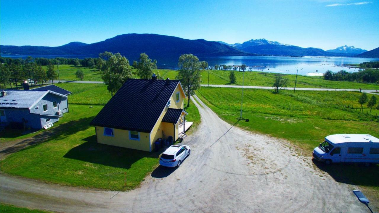 1 Room In The Yellow House, Close To Airport & Lofoten Evenskjer Экстерьер фото