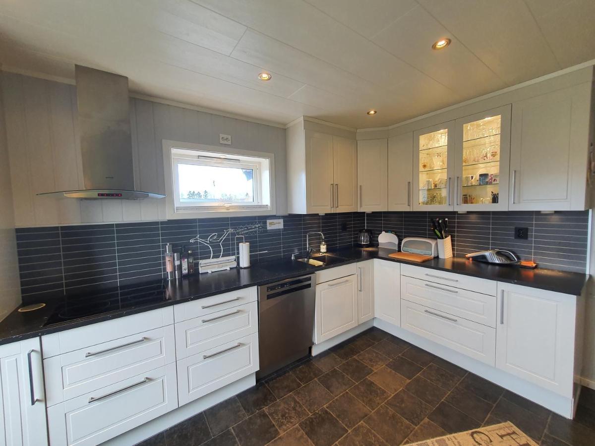 1 Room In The Yellow House, Close To Airport & Lofoten Evenskjer Экстерьер фото