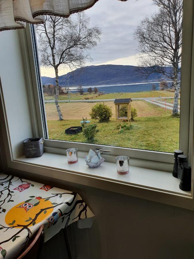 1 Room In The Yellow House, Close To Airport & Lofoten Evenskjer Экстерьер фото